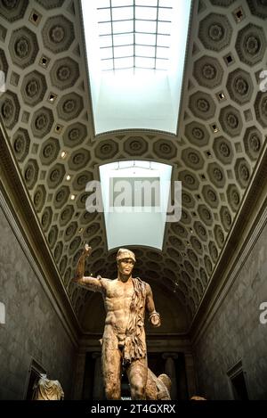 Sculptures in the Greek and Roman Art Gallery at the Metropolitan Museum of Art (Met) - Manhattan, New York City Stock Photo