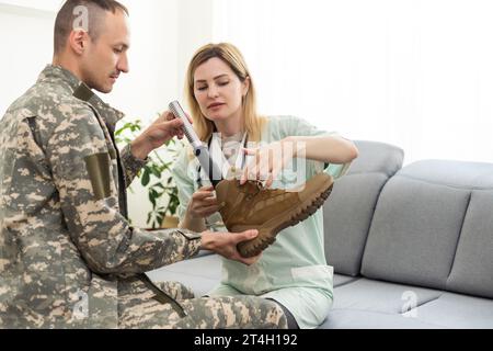 knee amputated with using prosthesis both leg Stock Photo