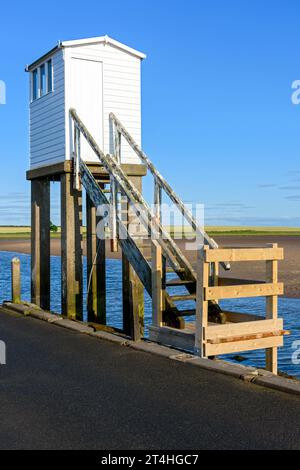 The emergency refuge hut on the Lindisfarne Causeway to Holy Island. The causeway is submerged twice a day by the tides.  Northumberland, England, UK Stock Photo