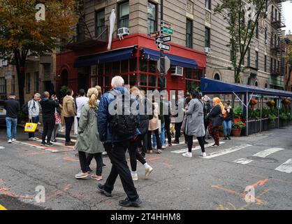 A makeshift memorial is seen for Matthew Perry outside of the building where the television show 'Friends' was filmed in New York City, NY October 30, 2023. Perry who played Chandler Bing on NBC's 'Friends' for 10 seasons was found dead at his Los Angeles home on Saturday. (Photo by Steve Sanchez/Sipa USA) Stock Photo