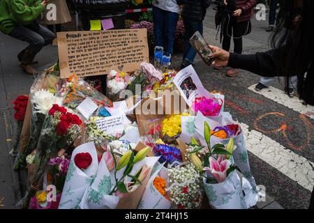 New York City, USA. 30th Oct, 2023. A makeshift memorial is seen for Matthew Perry outside of the building where the television show 'Friends' was filmed in New York City, NY October 30, 2023. Perry who played Chandler Bing on NBC's 'Friends' for 10 seasons was found dead at his Los Angeles home on Saturday. (Photo by Steve Sanchez/Sipa USA) Credit: Sipa USA/Alamy Live News Stock Photo