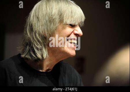 Der amerikanische Jazz-Gitarrist Mike Stern im Oberhausener Ebertbad. American jazz guitarist Mike Stern in Oberhausen. Oberhausen NRW DEUDEGERMANYDEUTSCHLANDALLEMAGNE Credit: Imago/Alamy Live News Stock Photo