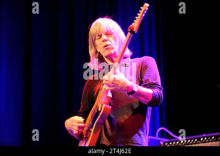 Der amerikanische Jazz-Gitarrist Mike Stern im Oberhausener Ebertbad. American jazz guitarist Mike Stern in Oberhausen. Oberhausen NRW DEUDEGERMANYDEUTSCHLANDALLEMAGNE Credit: Imago/Alamy Live News Stock Photo