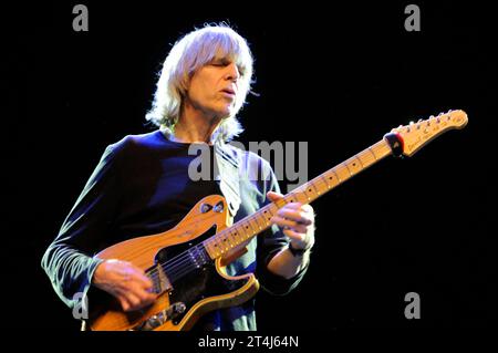 Der amerikanische Jazz-Gitarrist Mike Stern im Oberhausener Ebertbad. American jazz guitarist Mike Stern in Oberhausen. Oberhausen NRW DEUDEGERMANYDEUTSCHLANDALLEMAGNE Stock Photo