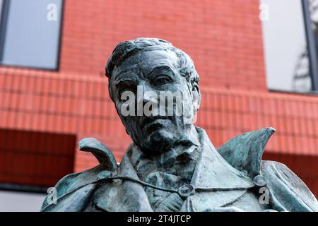 Robert Owen statue. Coporation Street, Manchester. Stock Photo