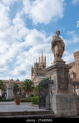 Palermo, Sicily, 2016. The statue of Saint Eustace in front of the cathedral (aka Basilica Cattedrale della Santa Vergine Maria Assunta) (vertical) Stock Photo