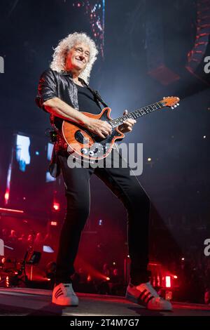 Chicago, USA. 30th Oct, 2023. Brian May of Queen   Adam Lambert at the United Center on October 30, 2023, in Chicago, Illinois (Photo by Daniel DeSlover/Sipa USA) Credit: Sipa USA/Alamy Live News Stock Photo