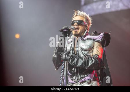 Chicago, USA. 30th Oct, 2023. Adam Lambert of Queen   Adam Lambert at the United Center on October 30, 2023, in Chicago, Illinois (Photo by Daniel DeSlover/Sipa USA) Credit: Sipa USA/Alamy Live News Stock Photo