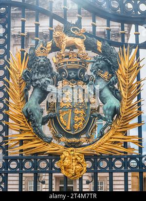 Gate with gilded ornaments in Buckingham Palace, one of the main tourist attractions in London, England, UK Stock Photo