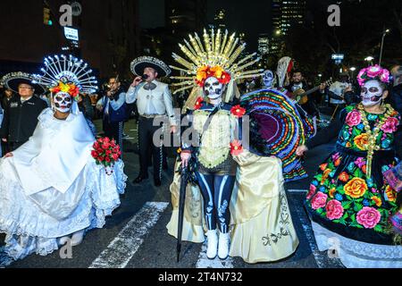 New York, USA. 31st Oct, 2023. Mexican participants wear traditional 'Dia de los Muertos' (day of the dead) costumes as they march through 6th Avenue during the 50th annual Village Halloween parade in Manhattan. Credit: Enrique Shore/Alamy Live News Stock Photo