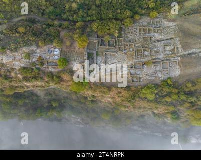 Aerial overhead view of the archaeological site of L'Esquerda, in Roda de Ter (Osona, Barcelona, Catalonia, Spain) ESP: Vista aérea de l'Esquerda Stock Photo