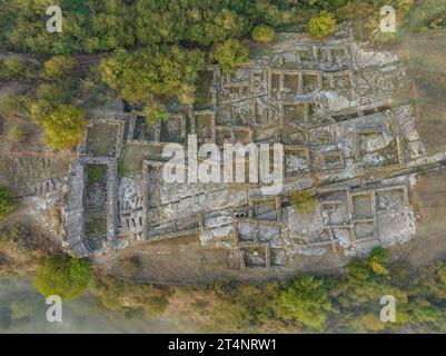 Aerial overhead view of the archaeological site of L'Esquerda, in Roda de Ter (Osona, Barcelona, Catalonia, Spain) ESP: Vista aérea de l'Esquerda Stock Photo