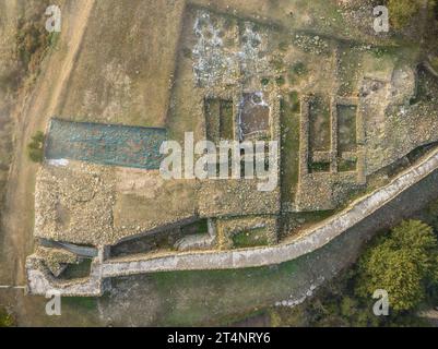 Aerial overhead view of the archaeological site of L'Esquerda, in Roda de Ter (Osona, Barcelona, Catalonia, Spain) ESP: Vista aérea de l'Esquerda Stock Photo