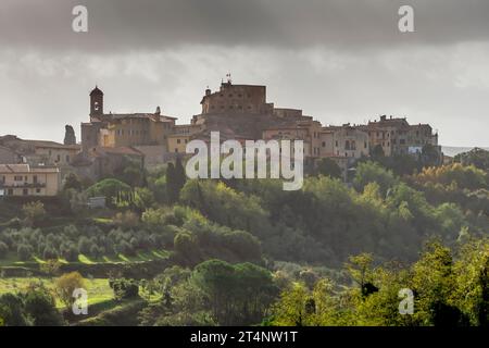 Panoramic view of the picturesque Tuscan village of Lari, Pisa, Italy, under a dramatic sky Stock Photo