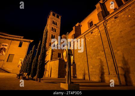 Romanesque bell tower of Vic Cathedral illuminated at night (Osona, Barcelona, Catalonia, Spain) ESP: Campanario románico de la catedral de Vic Stock Photo