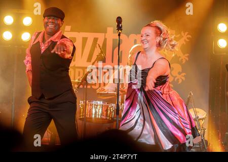 Die Tänzer Steffi und Yorge Kubaname mit Alexis Herrera Estevez im Hintergrund, Timbales, Bongos im Konzert Habana Tradicional - Die Musik des Buena Vista Social Clubs - in den Ostrastudios im Rahmen der Jazztage Dresden. *** The dancers Steffi and Yorge Kubaname with Alexis Herrera Estevez in the background, timbales, bongos in the concert Habana Tradicional The music of the Buena Vista Social Club in the Ostrastudios in the context of the Jazztage Dresden Credit: Imago/Alamy Live News Stock Photo