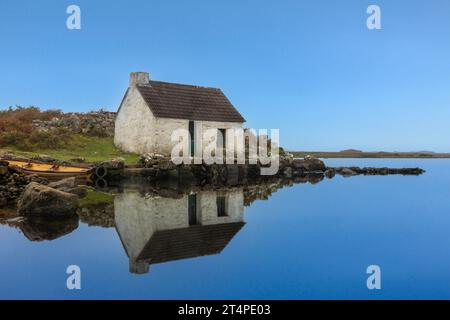 Screebe Fisherman's Hut is a small, traditional fishing hut on the Wild Atlantic Way in Connemara, Ireland. Stock Photo