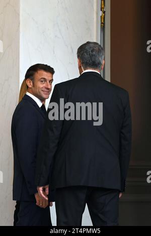 Paris, France. 31st Oct, 2023. Julien Mattia/Le Pictorium - Emmanuel Macron receives Roberta Metsola - 31/10/2023 - France/Ile-de-France (region)/Paris - The President of the French Republic, Emmanuel Macron, received the President of the European Parliament, Roberta Metsola, at the Elysee Palace on October 31, 2023. Credit: LE PICTORIUM/Alamy Live News Stock Photo