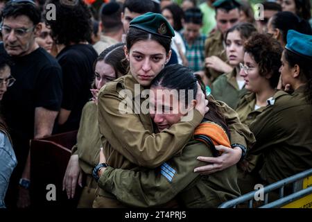 Jerusalem, Israel. 01st Nov, 2023. Israeli soldiers cry as they attend the funeral of Staff Sgt. Lavi Lipshitz, who was killed during a ground operation in the Gaza Strip. Credit: Ilia Yefimovich/dpa/Alamy Live News Stock Photo