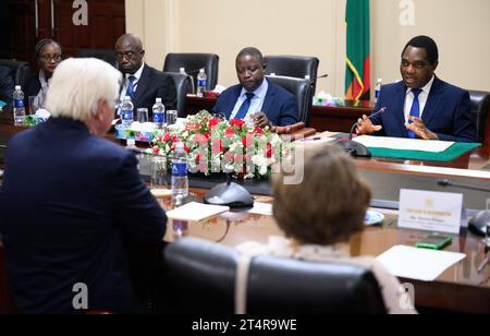 Lusaka, Zambia. 01st Nov, 2023. German President Frank-Walter Steinmeier (l) and Hakainde Hichilema (r), President of Zambia, meet their delegations at State House. President Steinmeier is visiting the East African countries of Tanzania and Zambia this week. Credit: Bernd von Jutrczenka/dpa/Alamy Live News Stock Photo