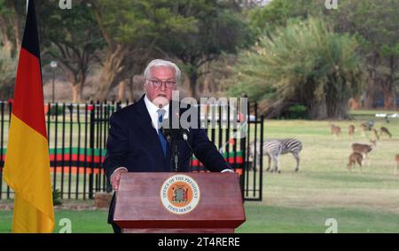 Lusaka, Zambia. 01st Nov, 2023. German President Frank-Walter Steinmeier makes remarks at a press conference with Zambia's President Hichilema after their talks at State House. President Steinmeier is visiting the East African countries of Tanzania and Zambia this week. Credit: Bernd von Jutrczenka/dpa/Alamy Live News Stock Photo