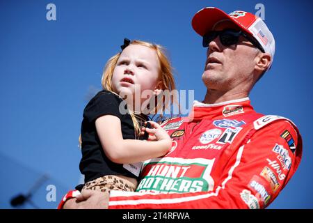 Ridgeway, VA, USA. 29th Oct, 2023. NASCAR Cup Series Driver, Kevin Harvick (4) races for the Xfinity 500 at the Martinsville Speedway in Ridgeway VA. (Credit Image: © Stephen A Arce Grindstone Media/ASP) EDITORIAL USAGE ONLY! Not for Commercial USAGE! Stock Photo