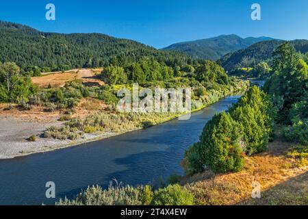 Rogue River at Illinois River confluence, from bridge on Agness Rd in community of Agness, Klamath Mountains, Rogue River Siskiyou Natl Forest, Oregon Stock Photo