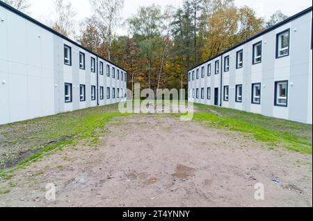 Neubau einer Flüchtlingsunterkunft in Hamburg Fuhlsbüttel öffentlich-rechtliche Unterkunft Unterbringung Ohkamp In Fuhlsbüttel von Geflüchteten Gemeinschaftsunterkunft in Container-Bauweise Unterbringungskapazitäten Fördern & Wohnen Flüchtlingsheim Asylsuchende Asylanten Flüchtlingsunterkunft, Flüchtlinge, Unterkunft, Asylbewerber, Migranten, Asyl, Notunterkunft, Schutzsuchende, Flüchtlingslager, Hilfsorganisation, humanitäre Hilfe, Wohnbedingungen, Gemeinschaftsunterkunft, Flüchtlingshilfe, Integration, Flüchtlingskrise, Unterkunftseinrichtung, Unterbringung, humanitäre Unterstützung, Betreuu Stock Photo