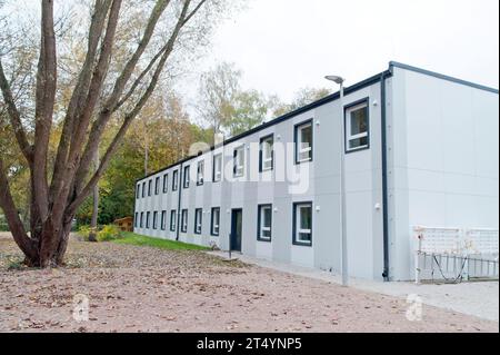 Neubau einer Flüchtlingsunterkunft in Hamburg Fuhlsbüttel öffentlich-rechtliche Unterkunft Unterbringung Ohkamp In Fuhlsbüttel von Geflüchteten Gemeinschaftsunterkunft in Container-Bauweise Unterbringungskapazitäten Fördern & Wohnen Flüchtlingsheim Asylsuchende Asylanten Flüchtlingsunterkunft, Flüchtlinge, Unterkunft, Asylbewerber, Migranten, Asyl, Notunterkunft, Schutzsuchende, Flüchtlingslager, Hilfsorganisation, humanitäre Hilfe, Wohnbedingungen, Gemeinschaftsunterkunft, Flüchtlingshilfe, Integration, Flüchtlingskrise, Unterkunftseinrichtung, Unterbringung, humanitäre Unterstützung, Betreuu Stock Photo