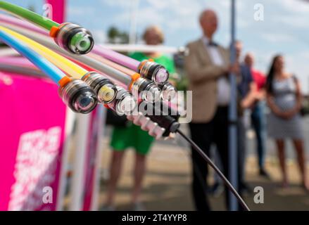 Verlegung Glasfaserkabel Start fuer die Verlegung von Glasfaserkabel in Radebeul Sachsen durch die Deutsche Telekom AG, aufgenommen am Dienstag 04.07.23. Foto: Norbert Millauer Radebeul Sachsen Deutschland *** Laying fiber optic cable Start for the laying of fiber optic cable in Radebeul Saxony by Deutsche Telekom AG, taken on Tuesday 04 07 23 Photo Norbert Millauer Radebeul Saxony Germany Credit: Imago/Alamy Live News Stock Photo