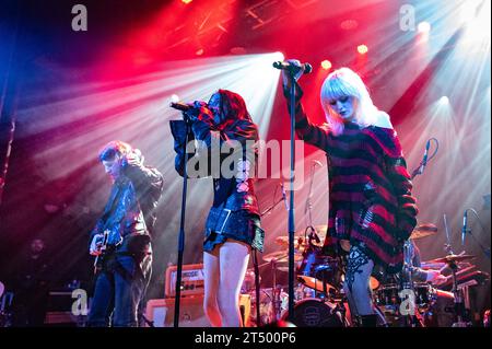 Raven Numan and Perisia Numan on stage at Camden's Electric Ballroom, London, April 2023 Stock Photo