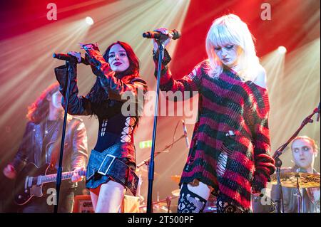 Raven Numan and Perisia Numan on stage at Camden's Electric Ballroom, London, April 2023 Stock Photo