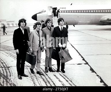 February 7, 1964, New York, New York, USA: English rock band 'The Beatles', JOHN LENNON, GEORGE HARRISON, RINGO STARR, PAUL MCCARTNEY arrive at New York's Kennedy Airport with suitcases on a snowy day, paving the way for 'Beatlemania' on their first visit to the US. (Credit Image: © Keystone Press Agency/ZUMA Press Wire) EDITORIAL USAGE ONLY! Not for Commercial USAGE! Stock Photo