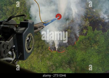 Oahu, United States. 01st Nov, 2023. A Hawaii Army National Guard CH-47 Chinook heavy lift helicopter performs aerial water bucket drops on wildfires burning in the mountains above Mililani Mauka, November 1, 2023 on Oahu, Hawaii. Credit: MSgt. Andrew Jackson/US Air Force Photo/Alamy Live News Stock Photo