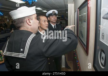 7th Fleet, bilateral, Bonhomme Richard Amphibious Ready Group, Christmas, gift exchange, japan maritime self defense force, JS Kuruma, PACOM, Sasebo, sister ship, tour, U.S. Navy, USS Bonhomme Richard (LHD 6) Stock Photo