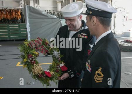 7th Fleet, bilateral, Bonhomme Richard Amphibious Ready Group, Christmas, gift exchange, japan maritime self defense force, JS Kuruma, PACOM, sister ship, tour, U.S. Navy, USS Bonhomme Richard (LHD 6) Stock Photo