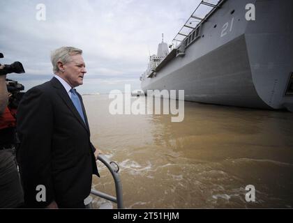 110910ZZ999-002 NEW YORK (Sept. 10, 2011) Secretary of the Navy (SECNAV) the Honorable Ray Mabus prepares to embark aboard the amphibious transport dock ship USS New York (LPD 21). New York is anchored in the New York harbor and is in the city to commemorate the 10th anniversary of 9/11. Navy Stock Photo