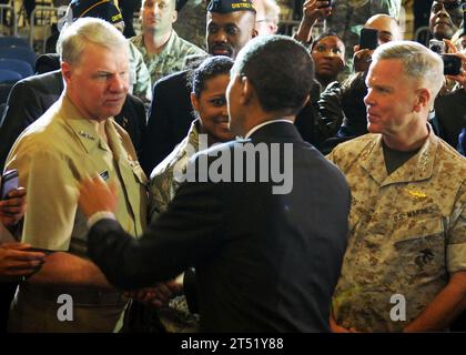 1003319565D-109 ANDREWS AIR FORCE BASE, Md. (March 31, 2010) Chief of Naval Operations (CNO) Adm. Gary Roughead, left, and Gen. James F. Amos, the assistant commandant of the Marine Corps, right, briefly speak with President Barack Obama following the presidentХs address about the Navy's F/A-18 Green Hornet, announcing additional measures to boost domestic energy production for the Nation to include strategic efforts by Department of Defense to enhance energy security. The Green Hornet is part of the Navy's biofuel program to develop alternative fuel sources to reach the Secretary of the Navy' Stock Photo