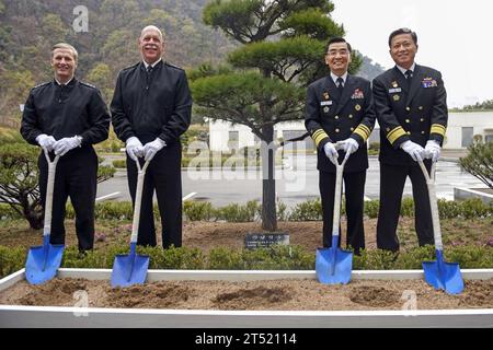 170405WT427-054 BUSAN, Republic of Korea (April 5, 2017) (From left to right) Vice Adm. Joseph P. Aucoin, commander, U.S. 7th Fleet, Adm. Scott Swift, commander, U.S. Pacific Fleet, Republic of Korea (ROK) Navy Vice Adm. Jung, Jin-Sup, commander, ROK Fleet and Rear Adm. Kim, Jong-Il, deputy commander for ROK Fleet pose for a photo prior to a tree planting ceremony. As a sign of the enduring naval partnership, ROK Fleet invites each U.S. 7th Fleet commander to plant a tree on the base of ROK Fleet in Busan. Swift is a former 7th Fleet commander. This is Swift's third visit to the peninsula sinc Stock Photo