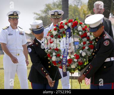 1005158863V-331 NORCO, Calif. (May 15, 2010) Capt. Jay Kadowaki, left, commanding officer of Naval Surface Warfare Center (NSWC), Corona Division, and Capt. Terry Auberry, commanding officer of Naval Weapons Station Seal Beach, with members of U.S. Marine Corps Junior ROTC students from Ramona High School in Riverside, Calif., place a wreath honoring fallen service members during the inaugural Inland Empire Armed Forces Day event at NSWC Corona. The theme of he event was United in Strength, and it showcased military technology, vehicles and hardware through a variety of hands-on exhibits for c Stock Photo