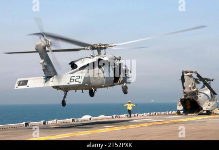 amphibious assault USS Bonhomme Richard (LHD 6), BHR Expeditionary Strike Group (BHRESG), Maritime Operations (MO), MH-60S Knighthawk helicopter attached to Helicopter Sea Combat Squadron (HSC) 23, Persian Gulf, U.S. 5TH FLEET AREA OF OPERATIONS Stock Photo