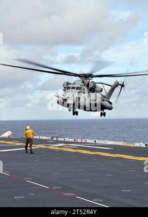 Amphibious Assault, CTF 76, Essex, Forward-deployed, helo, LHD2 Stock Photo