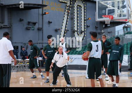 111111SB672-061 SAN DIEGO (Nov. 11, 2011) Tom Izzo, head coach of the Michigan State University basketball team, instructs his players during a practice on the flight deck of the Nimitz-class aircraft carrier USS Carl Vinson (CVN 70). Carl Vinson is hosting the Spartans and the University of North Carolina Tar Heels for the inaugural Quicken Loans Carrier Classic basketball game on Veterans Day, Nov. 11. Stock Photo