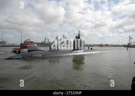 1104277897G-038 NORFOLK (April 27, 2011) The Los Angeles-class attack submarine USS Montpelier (SSN 765) departs Naval Station Norfolk for a brief underway to conduct testing and training in preparation for an upcoming deployment. (U.S Navy Stock Photo