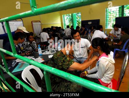 Cambodia, COMREL, hospital ship, Japanese Self-Defense Force, JDS Kunisaki (LST 4003), medical civic action, USNS Mercy (T-AH 19) Stock Photo