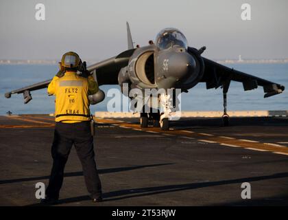 flight deck, USS Nassau (LHA 4), weapon Stock Photo - Alamy