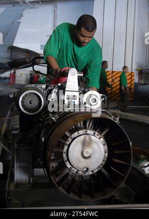 HSL 51, Sailor, USS George Washington (CVN 73 Stock Photo - Alamy