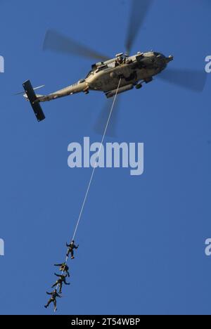 eodmu-11, fast rope, helicopter, HS-6 Stock Photo - Alamy