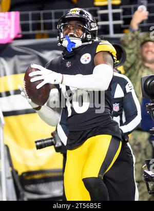 Pittsburgh, United States. 02nd Nov, 2023. Pittsburgh Steelers wide receiver Diontae Johnson (18) celebrates his touchdown in the fourth quarter Steelers 20-16 win against the Tennessee Titans at Acrisure Stadium on Thursday, November 2, 2023 in Pittsburgh. Photo by Archie Carpenter/UPI Credit: UPI/Alamy Live News Stock Photo