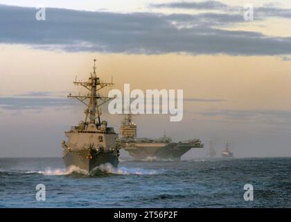 Arleigh Burke-class guided missile cruiser USS Momsen (DDG 92), Carrier Strike Group (CSG) 9, coast of Southern California, joint task force exercise, Pacific Ocean, underway, USS Abraham Lincoln (CVN 72), USS Curtz (FFG 38), USS Russell (DDG 59), USS Shoup (DDG 86) Stock Photo